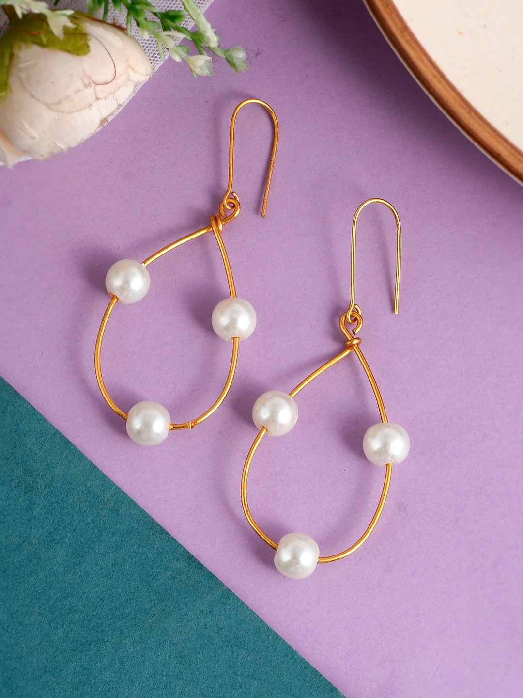 

Silvermerc Designs Gold-Toned Contemporary Hoop Earrings