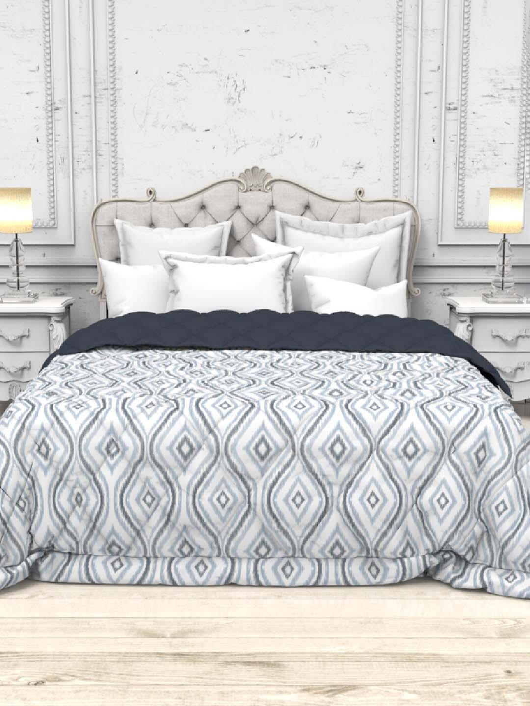

THE WHITE MOSS Blue & Off White Geometric AC Room 300 GSM Double Bed Comforter