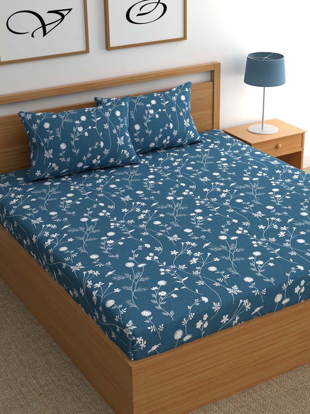 

CHHAVI INDIA Blue & White Floral 210 TC Queen Bedsheet with 2 Pillow Covers