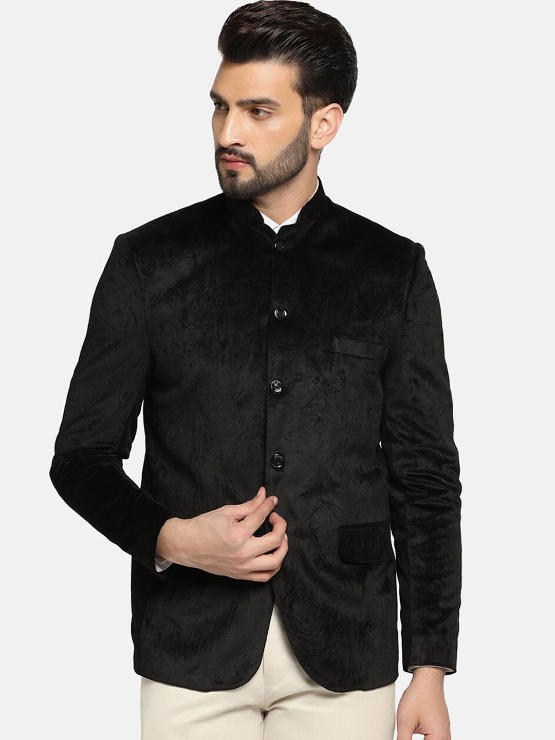 

TAHVO Men Velvet Single Breasted Bandhgala Blazer, Black