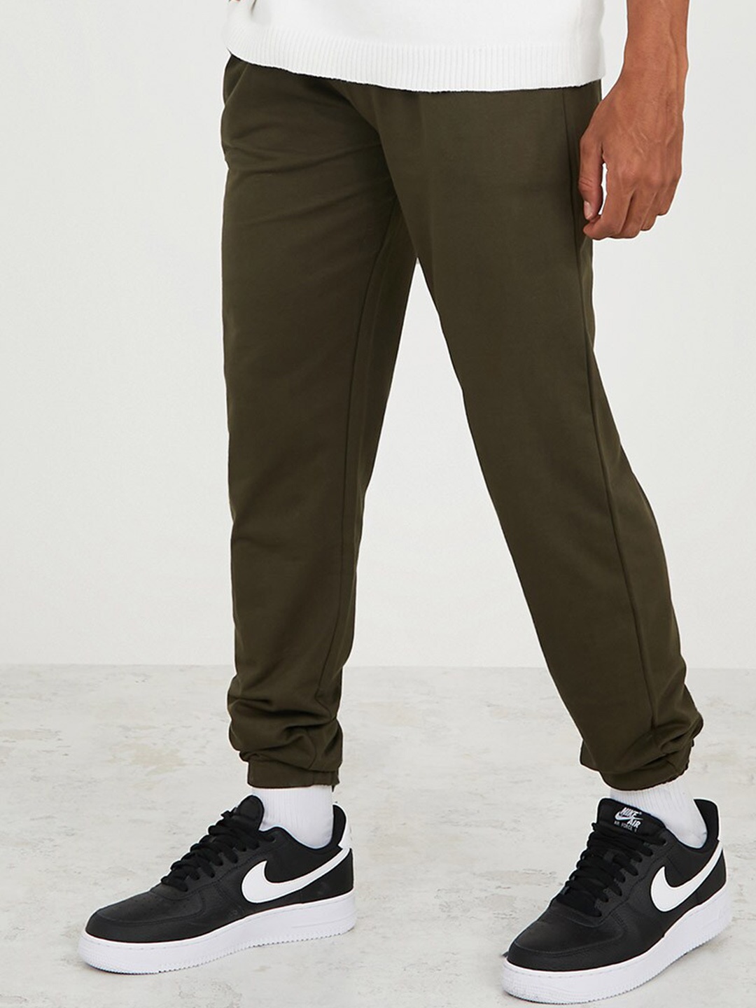 

Styli Men Solid Slim Fit Mid-Rise French Terry Knitted Joggers, Olive