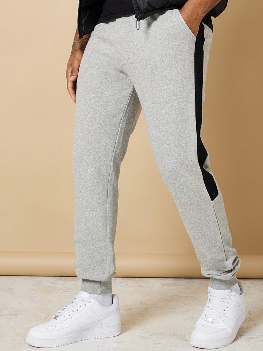 

Styli Men Slim Fit Colourblocked Joggers, Grey