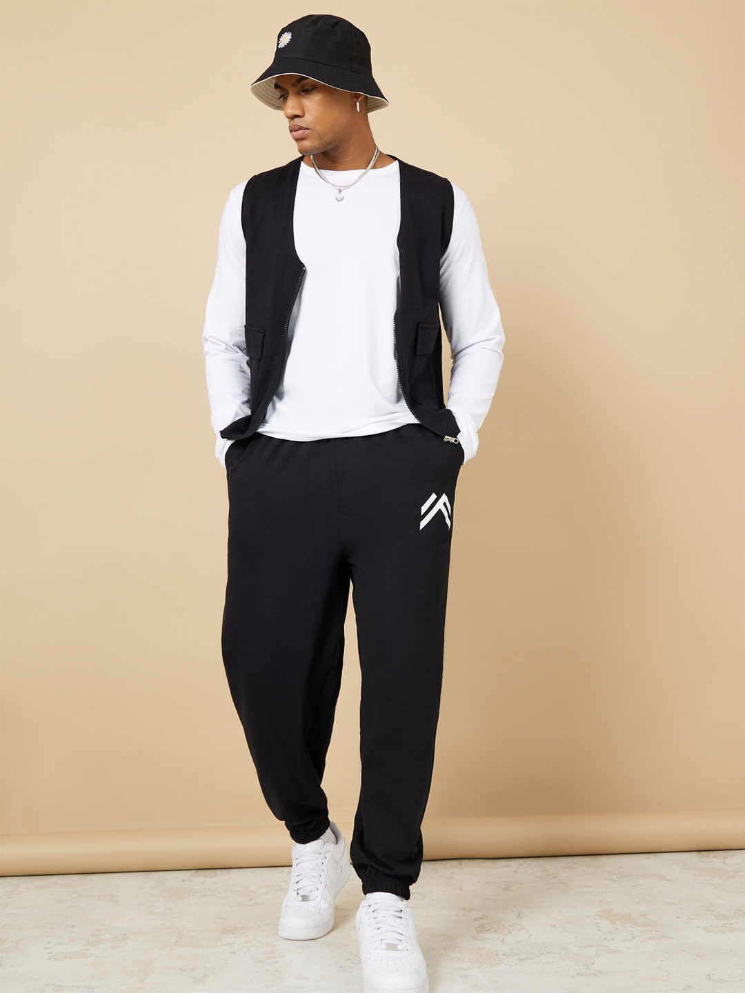 

Styli Men Oversized Fit Jogger With Minimal Print & Elasticated Hem, Black