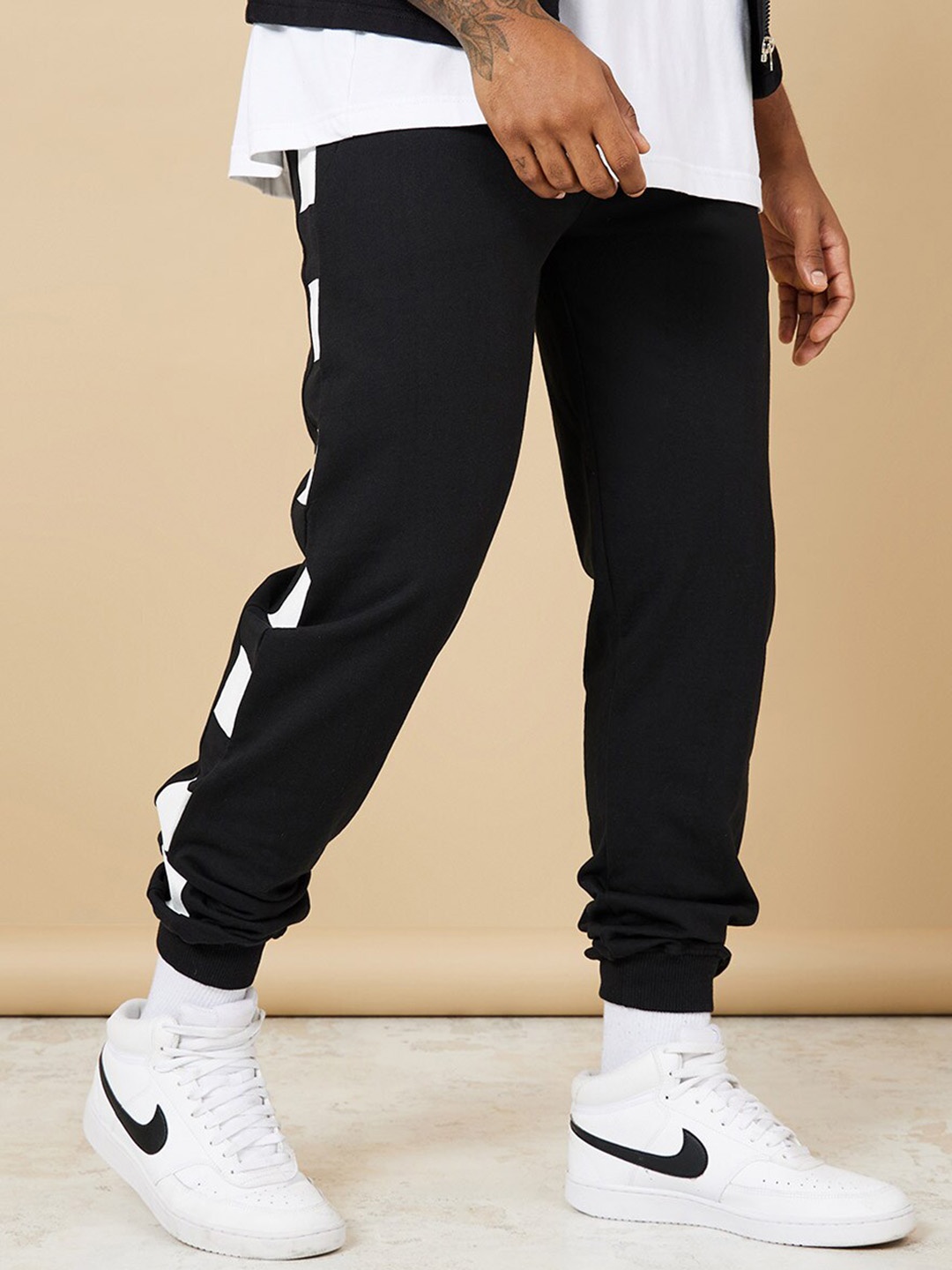

Styli Men Slim Fit Side Stripe Cuffed Joggers, Black