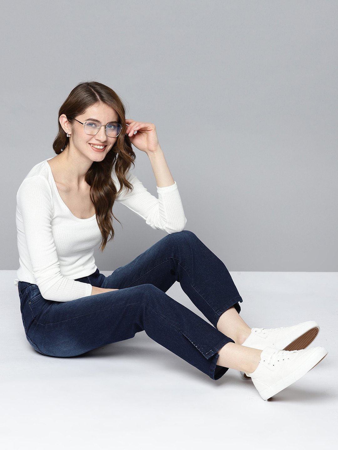 

Mast & Harbour Women Straight Fit Light Fade Stretchable Jeans, Navy blue