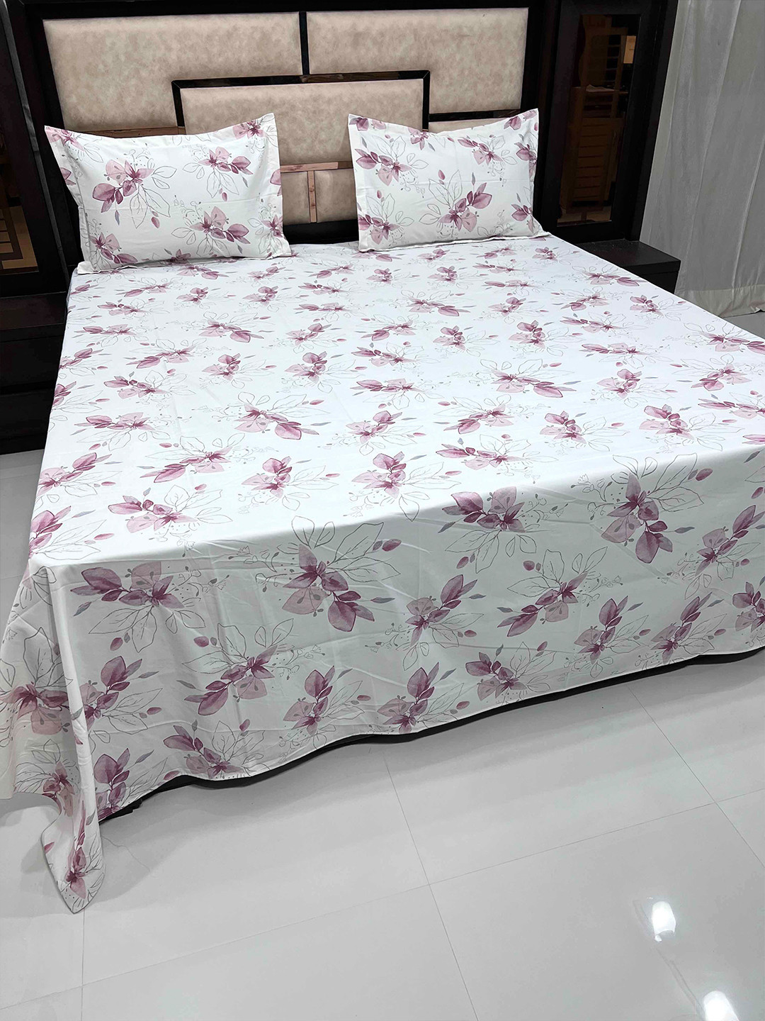 

Pure Decor White & Pink Floral 380 TC King Pure Cotton Bedsheet with 2 Pillow Covers