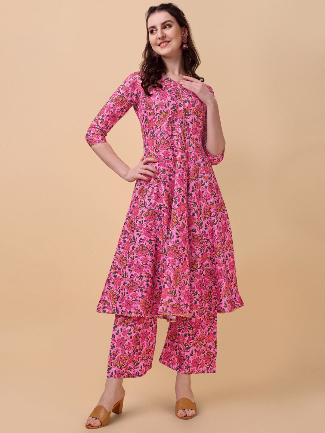 

Lookmark Women Floral Printed Kurta with Palazzos, Pink