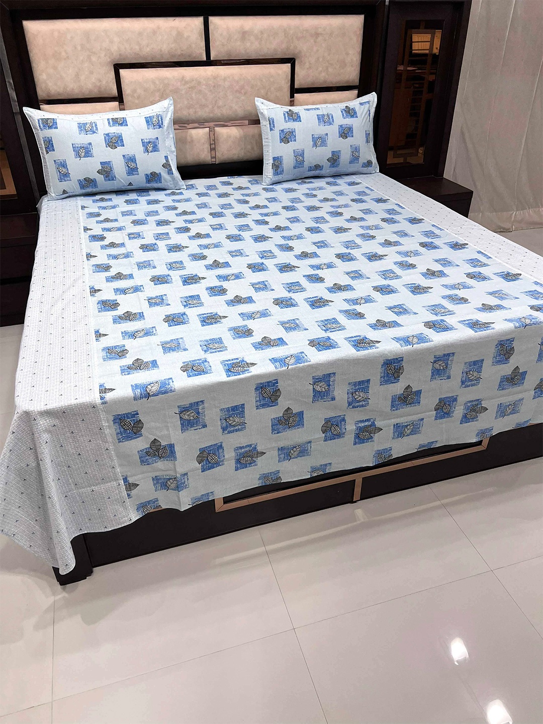 

Pure Decor White & Blue Floral 260 TC King Pure Cotton Bedsheet with 2 Pillow Covers