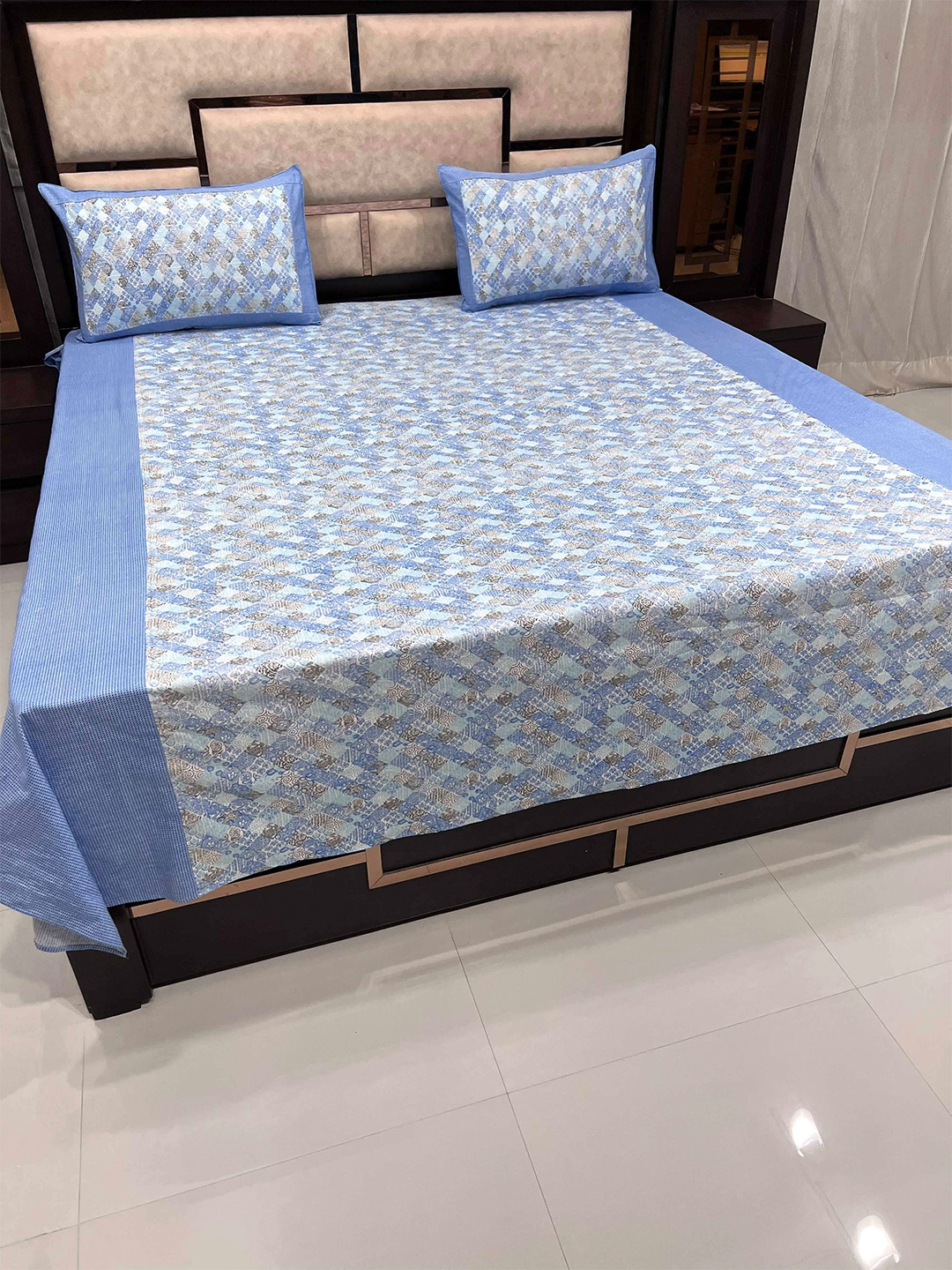 

Pure Decor Blue & Brown Geometric 260 TC King Pure Cotton Bedsheet with 2 Pillow Covers