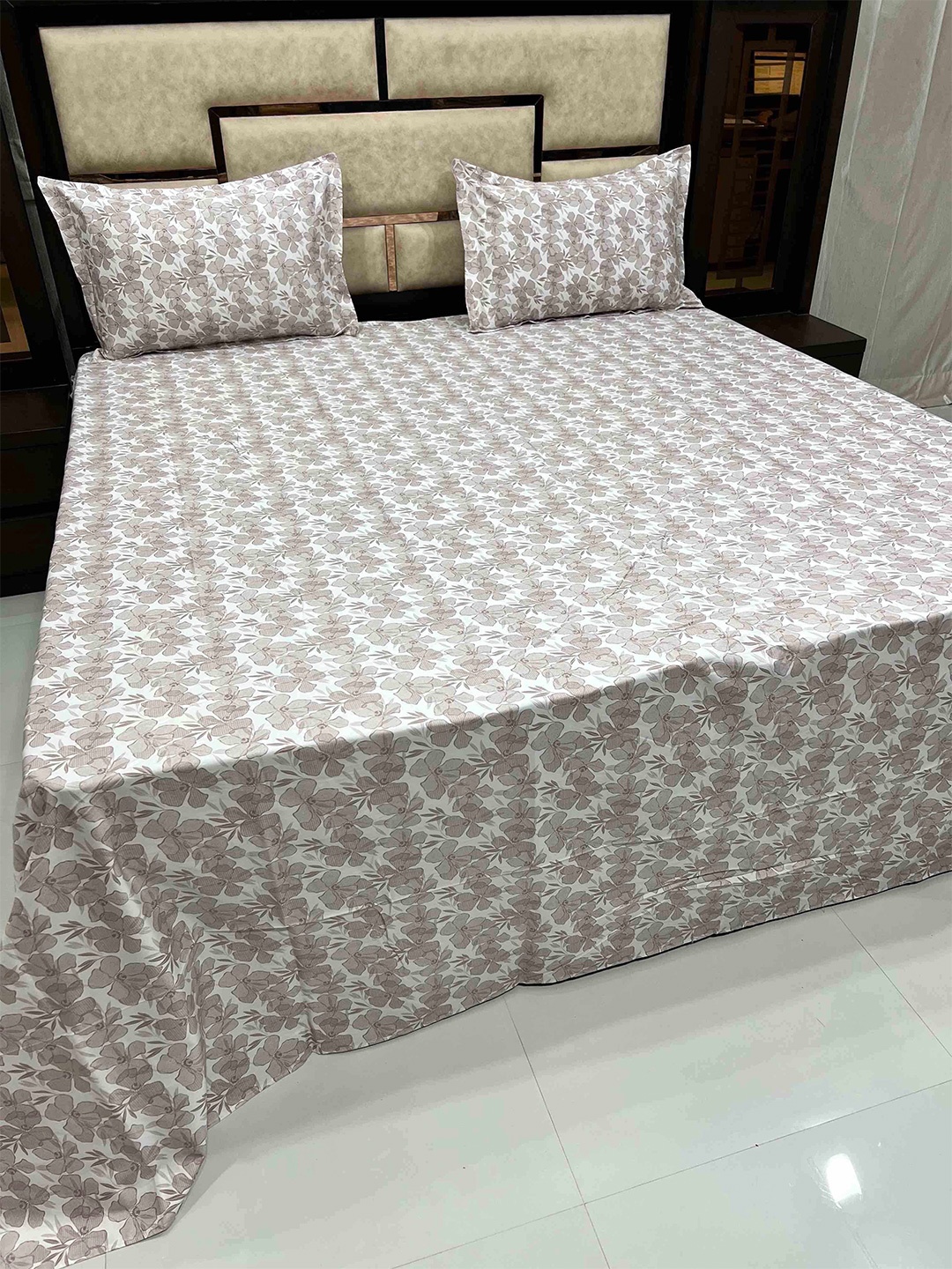 

Pure Decor White & Grey Floral 400 TC King Pure Cotton Bedsheet with 2 Pillow Covers
