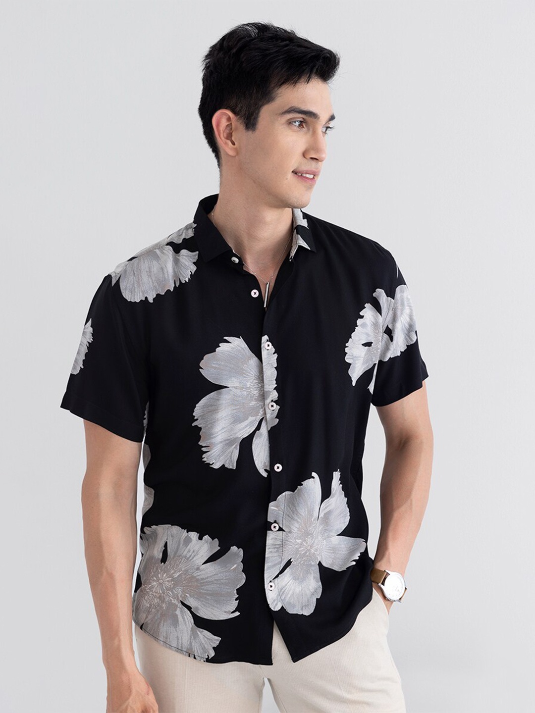 

Snitch Men Slim Fit Floral Printed Casual Shirt, Black