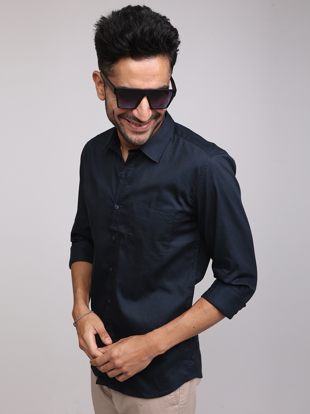 

Snitch Men Slim Fit Cotton Casual Shirt, Navy blue