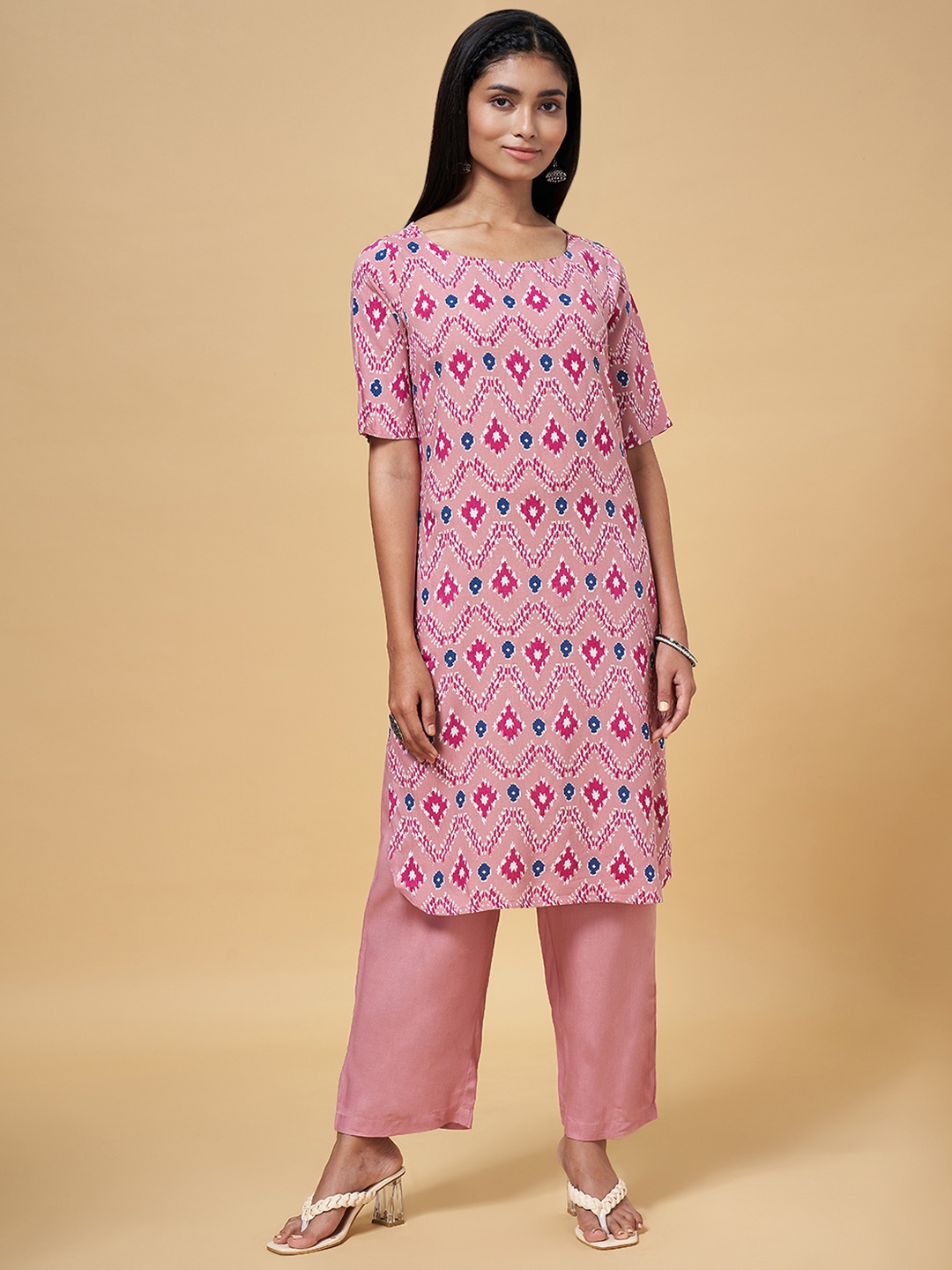 

RANGMANCH BY PANTALOONS Pink Ethnic Motifs Printed Round Neck Kurta with Trousers