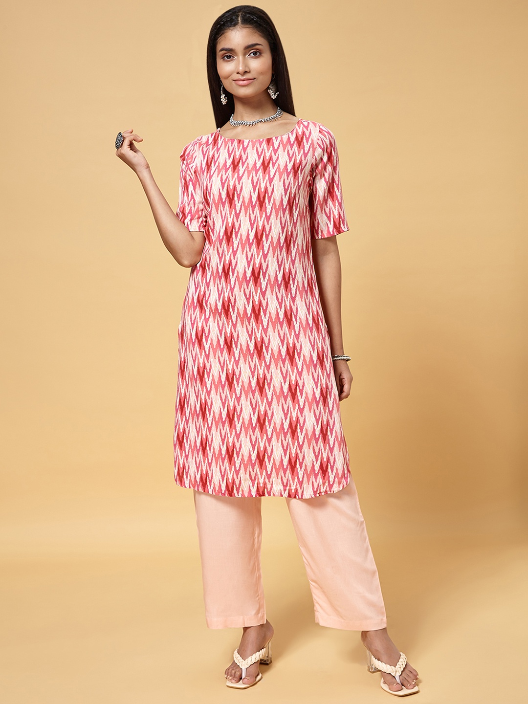 

RANGMANCH BY PANTALOONS Chevron Printed Round Neck Kurta with Trousers, Pink