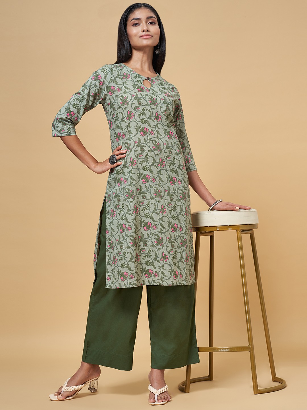 

RANGMANCH BY PANTALOONS Floral Printed Keyhole Neck Pure Cotton Kurta with Palazzos, Green