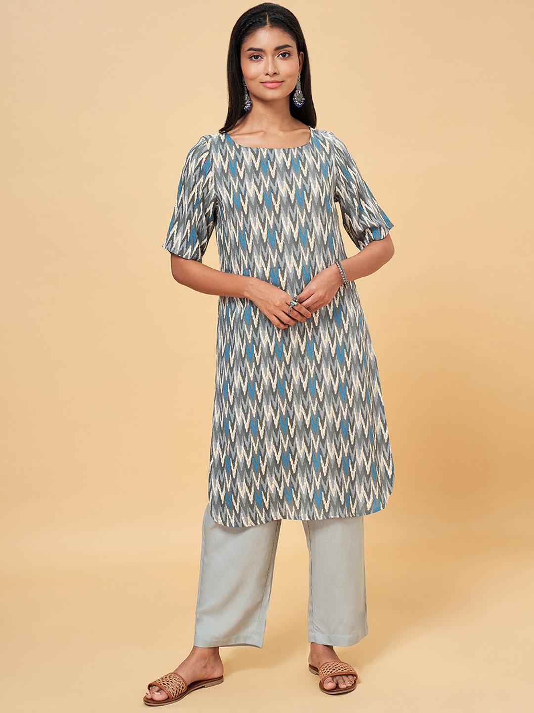 

RANGMANCH BY PANTALOONS Women Grey Printed Kurta with Trousers