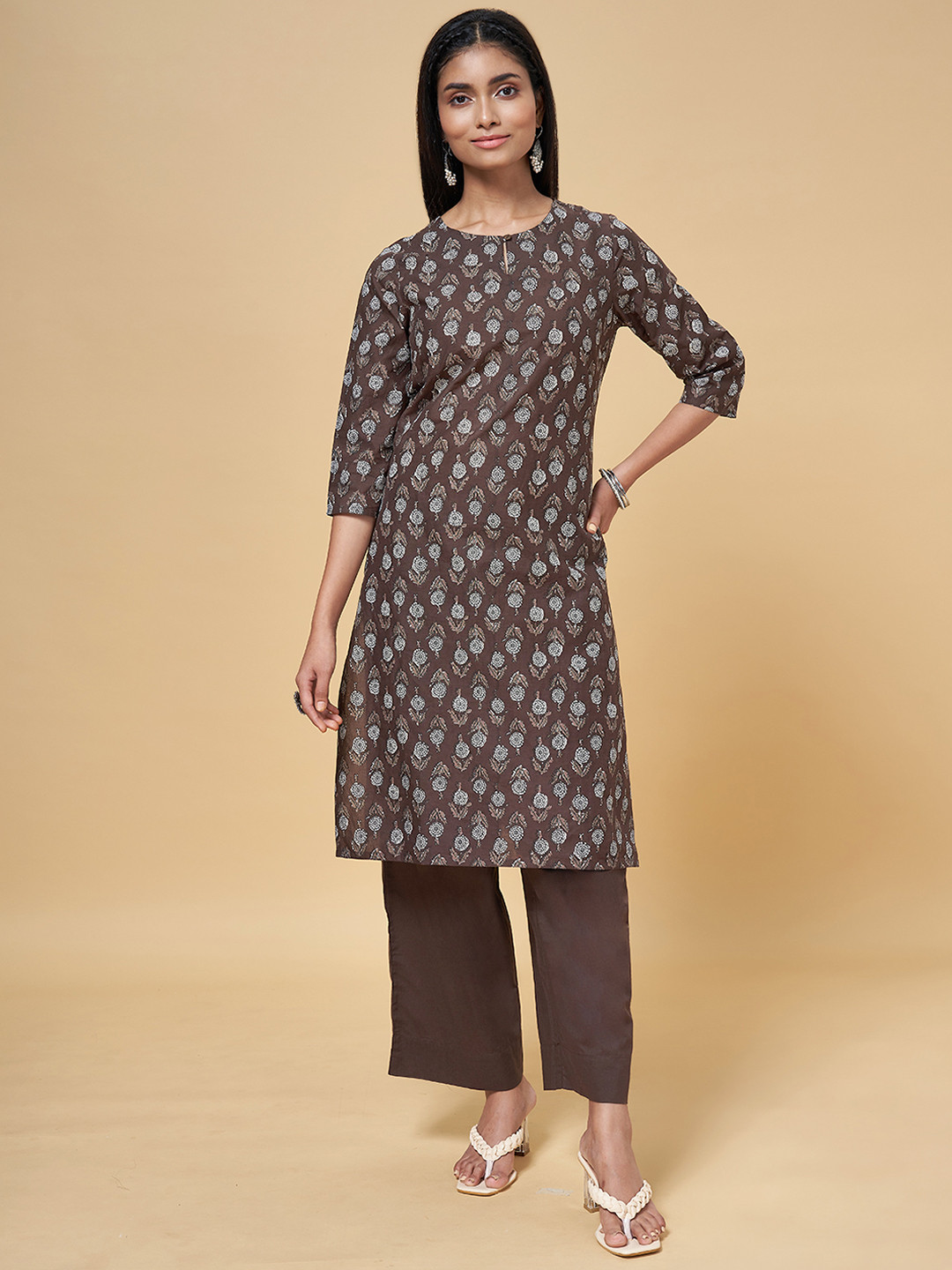 

RANGMANCH BY PANTALOONS Floral Printed Pure Cotton Kurta with Trousers, Brown