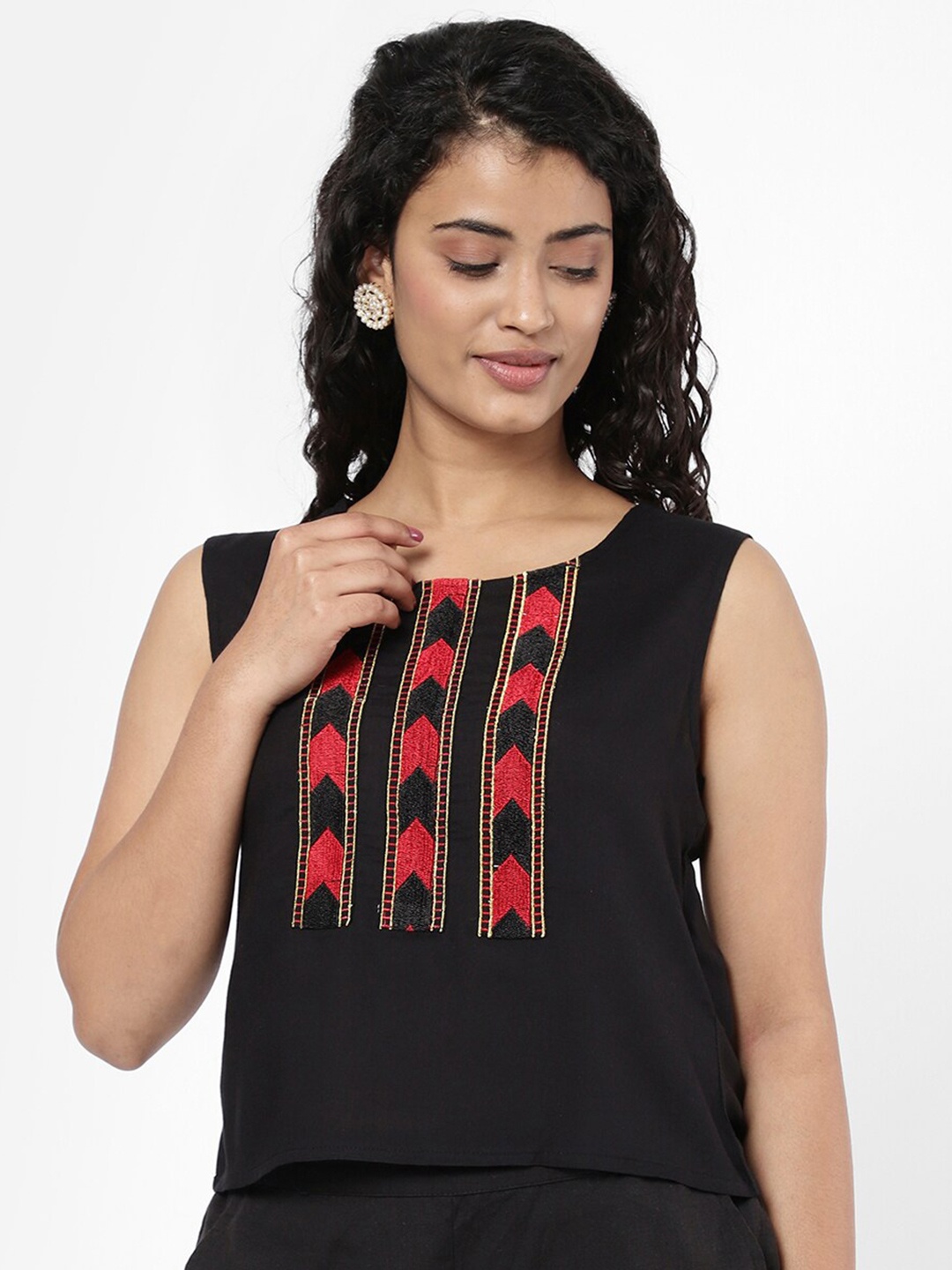 

R&B Embroidered Top, Black