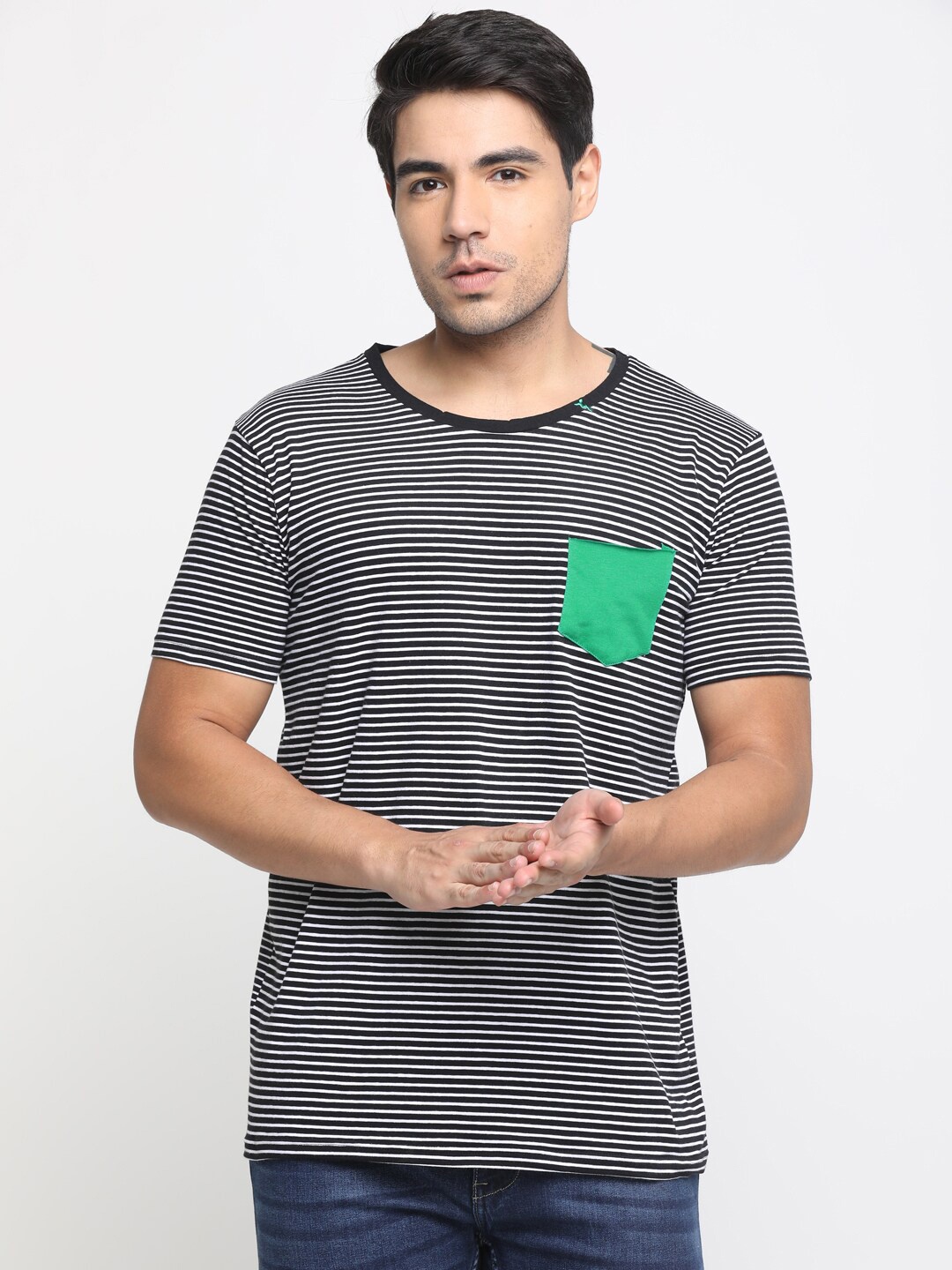 

Masculino Latino Men Striped T-shirt, Black