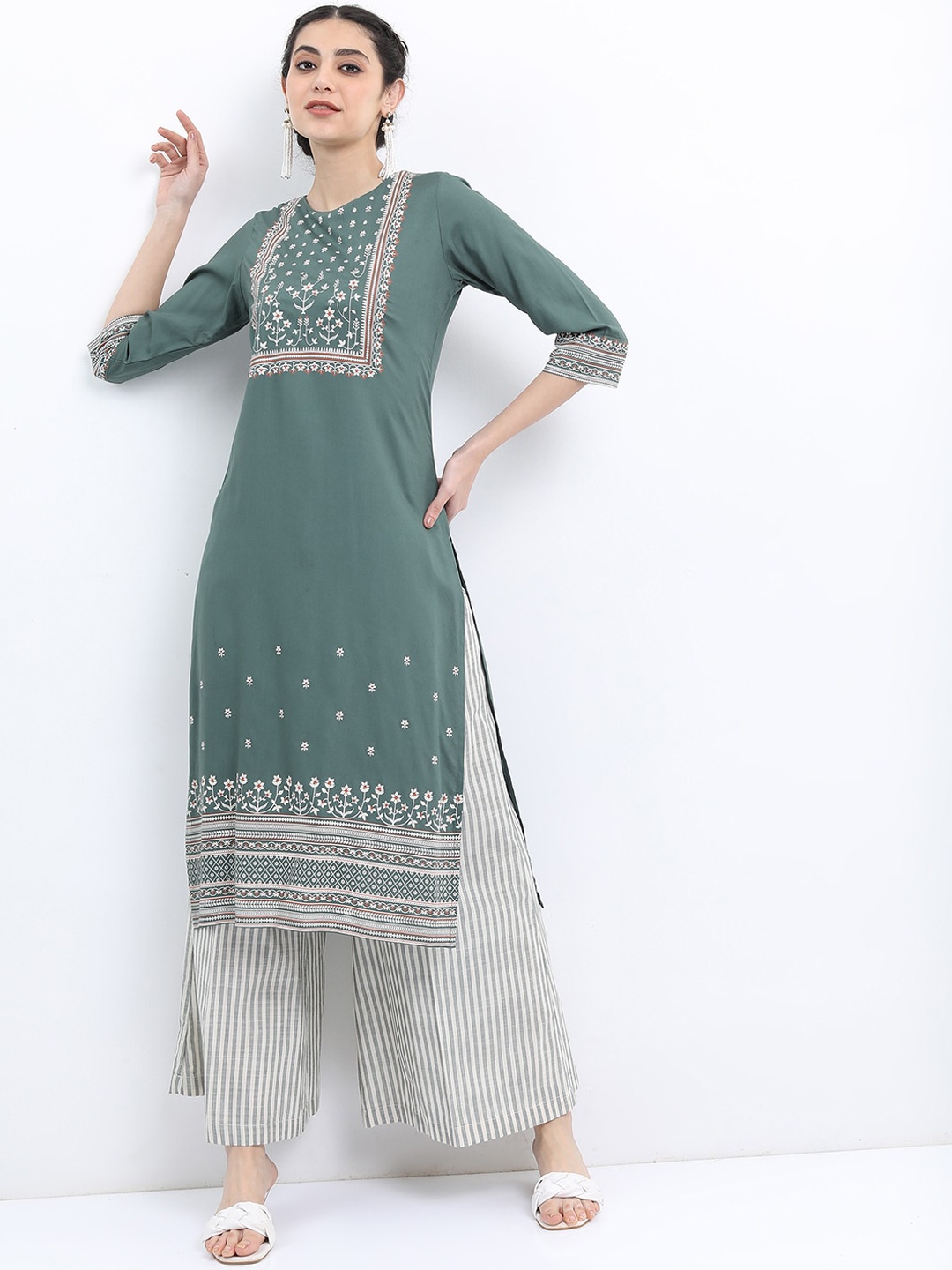 

Vishudh Floral Printed Round Neck Kurta with Palazzos, Olive