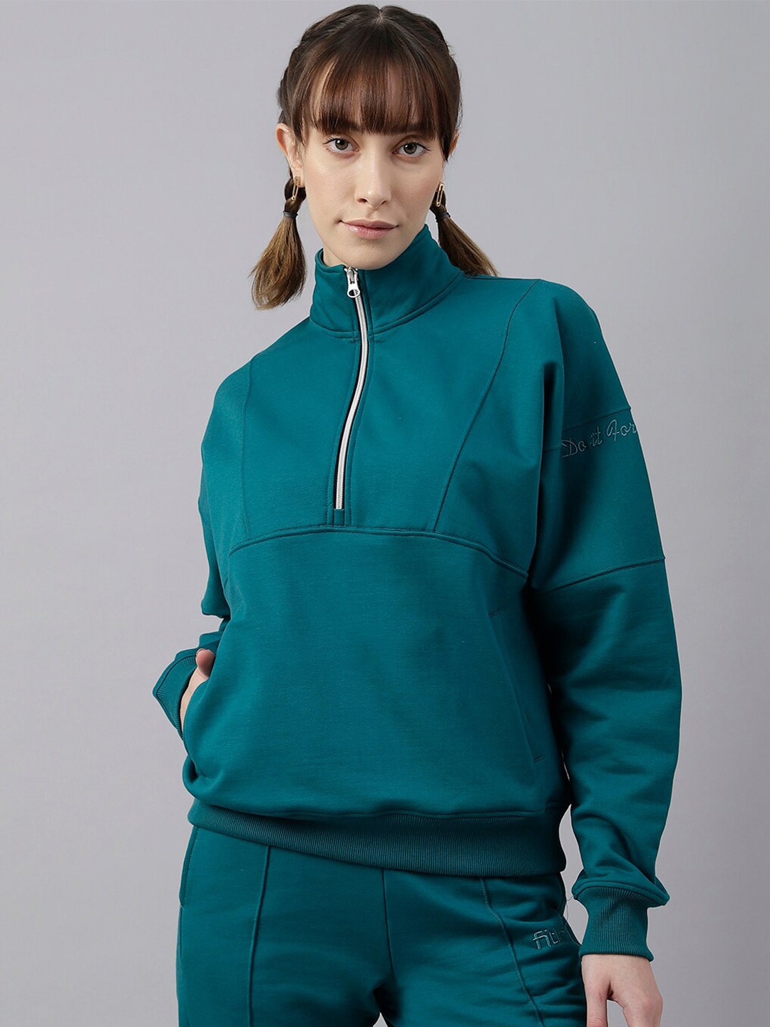 

Fitkin Women Green Regular Fit Fleece Sweatshirt