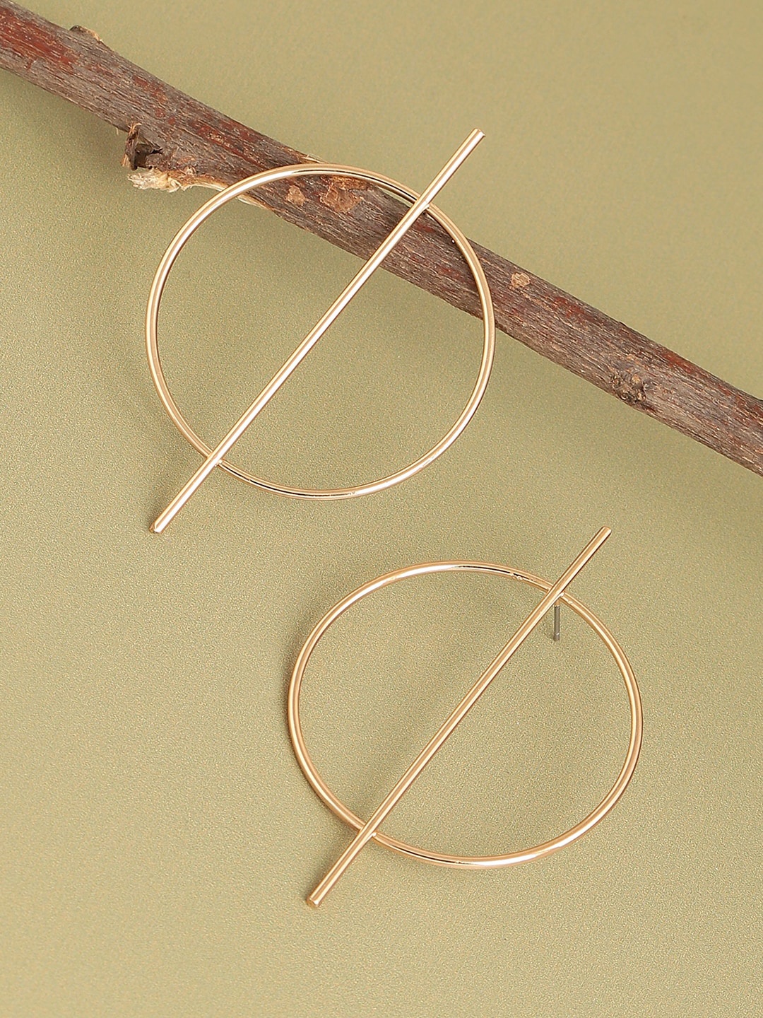 

SOHI Gold-Plated Circular Drop Earrings