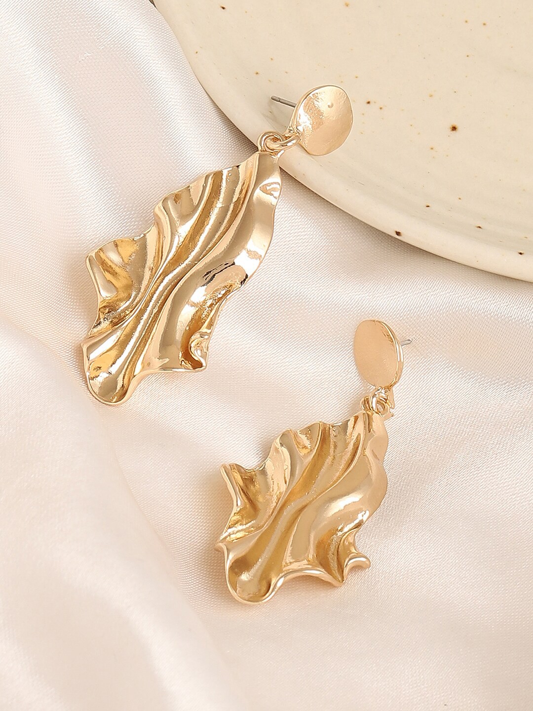 

SOHI Women Gold Plated Contemporary Drop Earrings