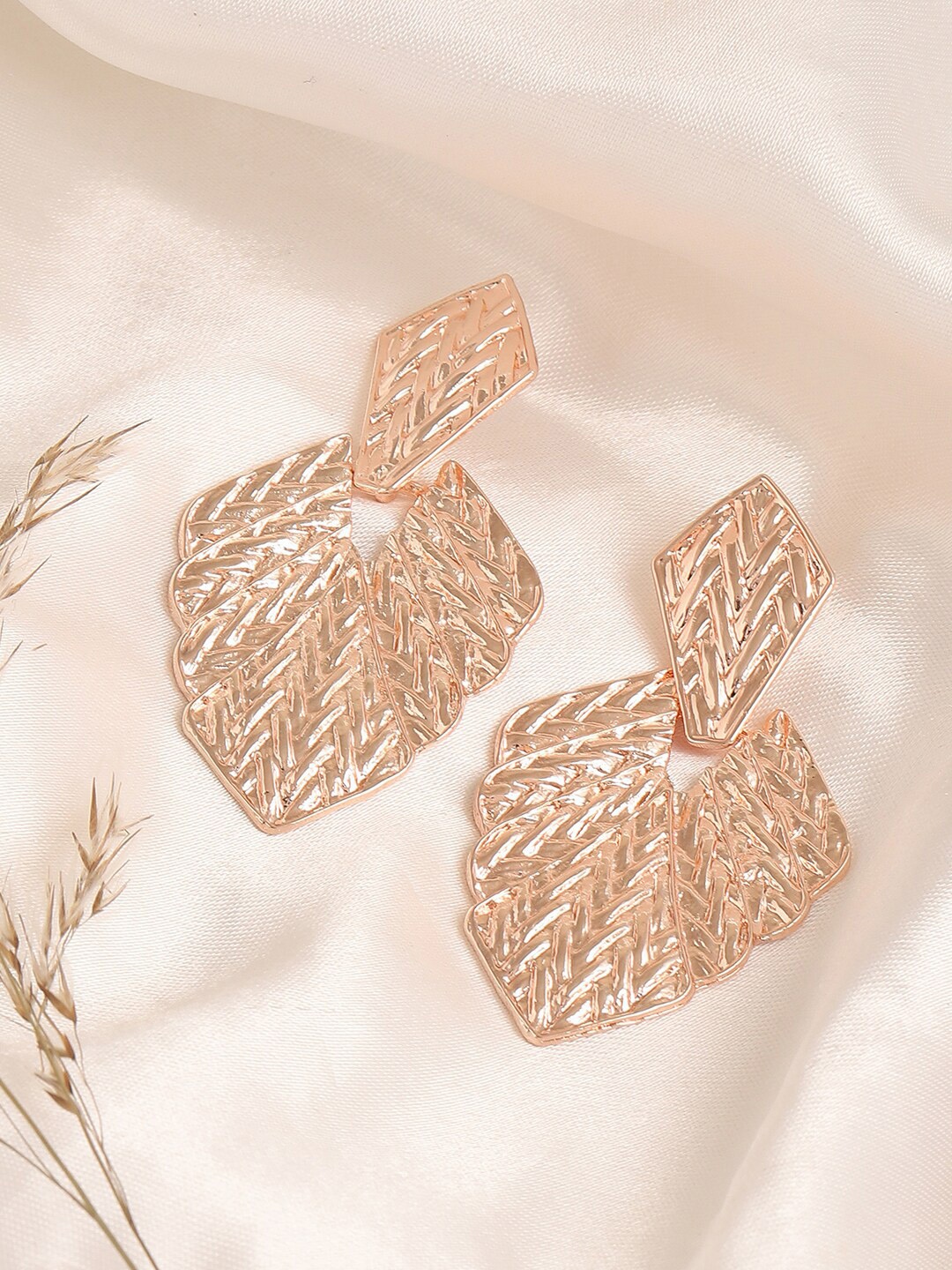 

SOHI Gold Plated Contemporary Drop Earrings
