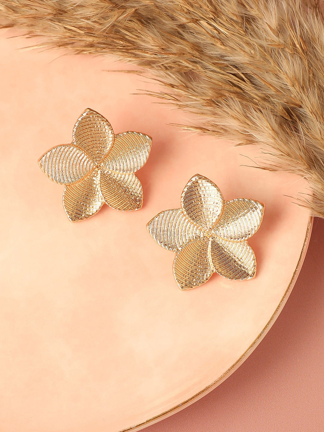 

SOHI Gold Plated Floral Studs Earrings