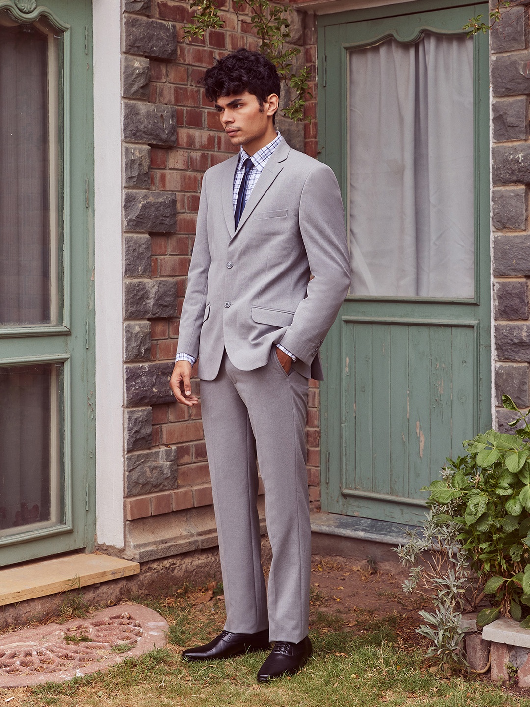 

Crimsoune Club Men Single-Breasted Slim-Fit 2 Piece Formal Suits, Grey