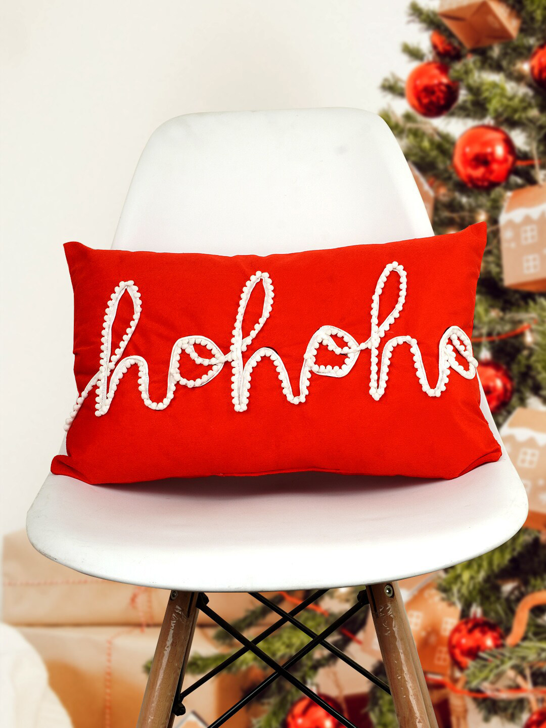 

Crazy Corner Red Hohoho Pom-Pom Lace Work Cushion