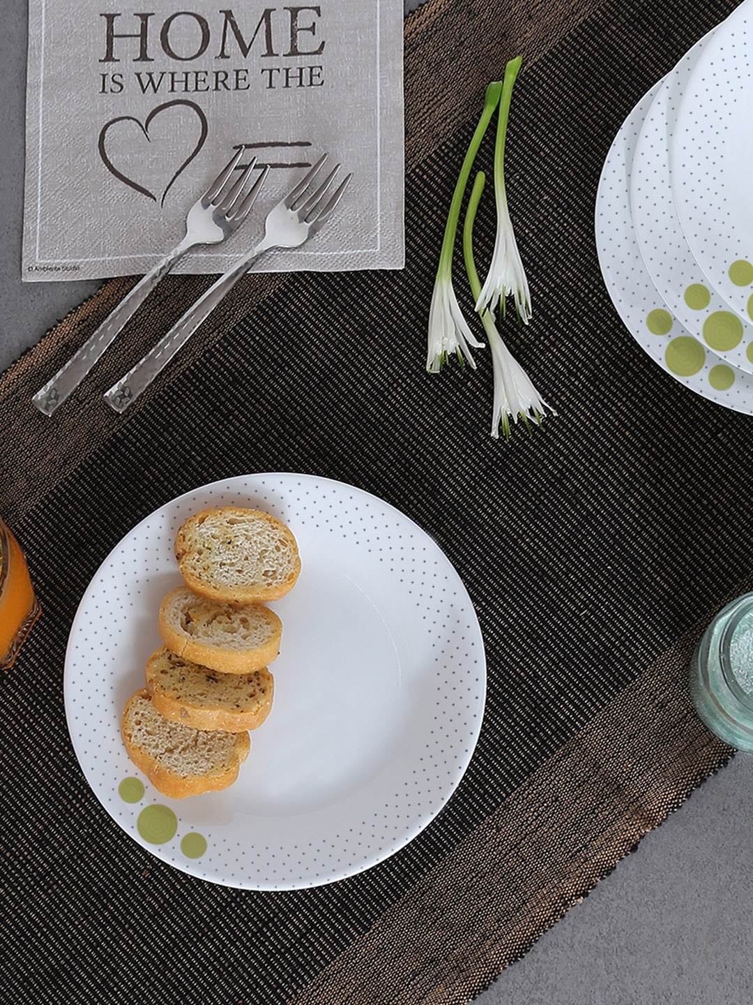 

Corelle India Collection Spiral White Set of 6 Printed Small Plates