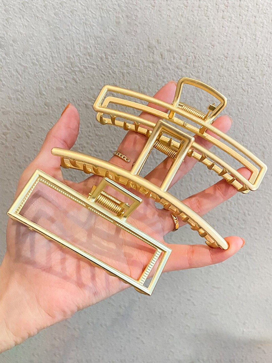 

VAGHBHATT Women Set of 3 Claw Clip, Gold