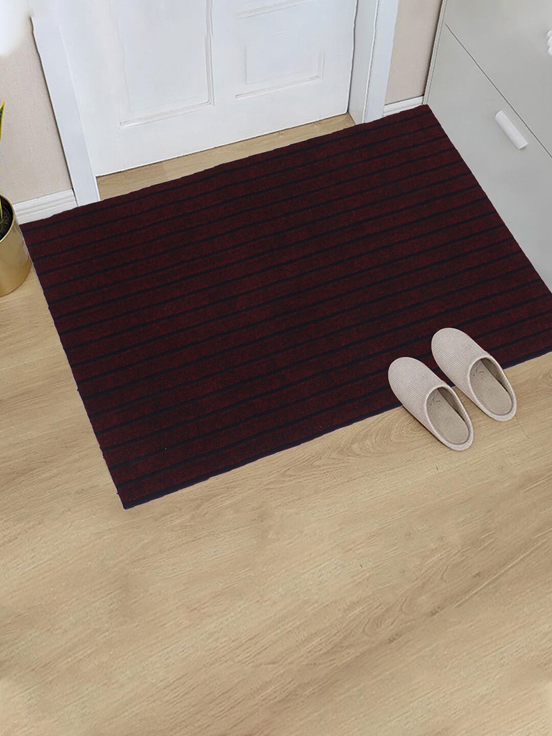 

Kuber Industries Maroon & Black Striped Anti-Skid Doormat
