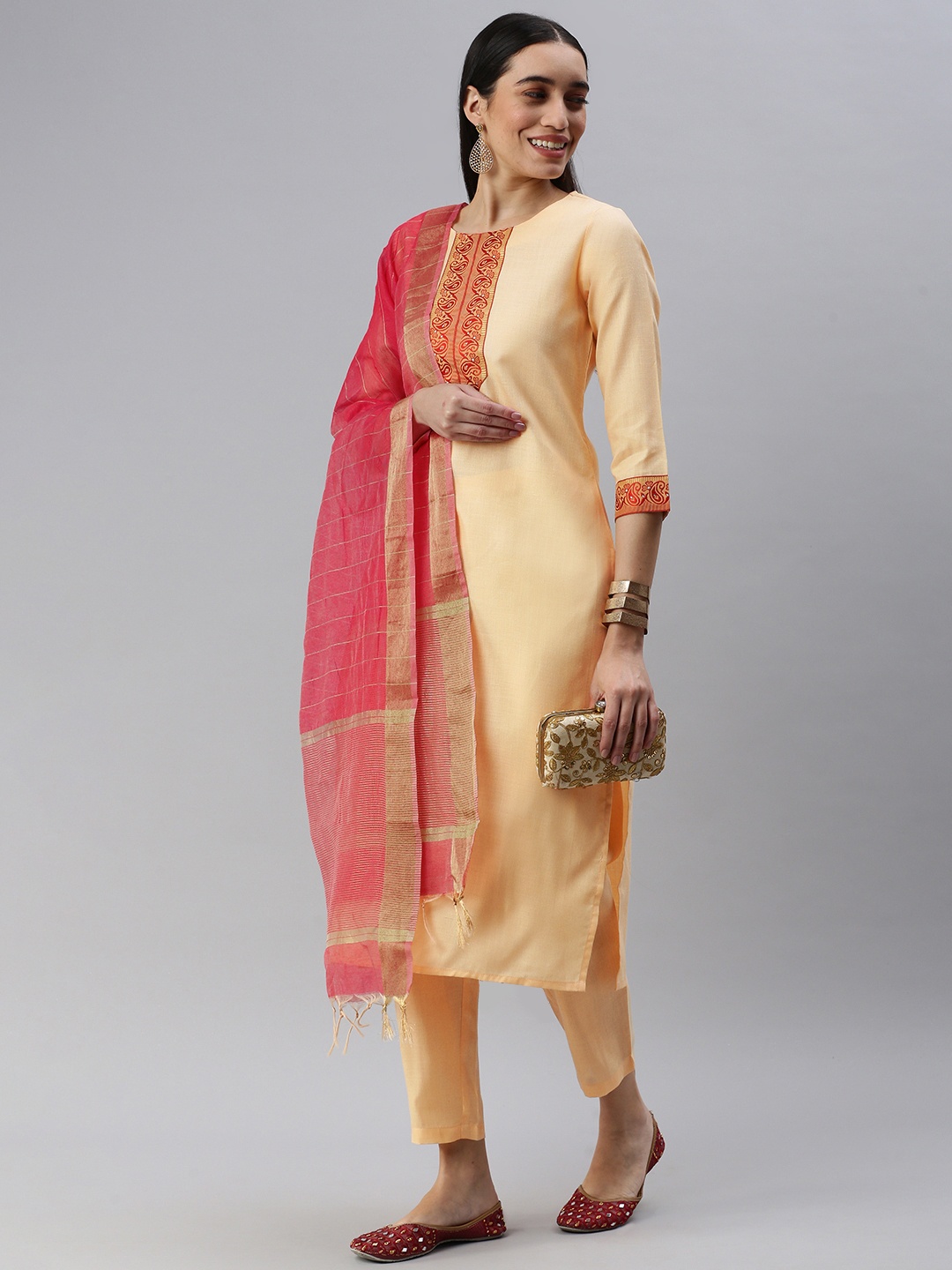 

HEEPOSH Women Peach-Coloured Paisley Yoke Design Kurta with Trousers & With Dupatta