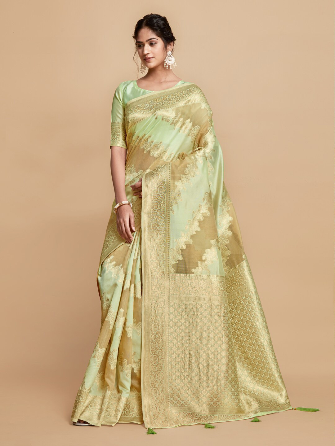 

GAJARAI Green & Gold-Toned Woven Design Zari Linen Blend Ready to Wear Kanjeevaram Saree