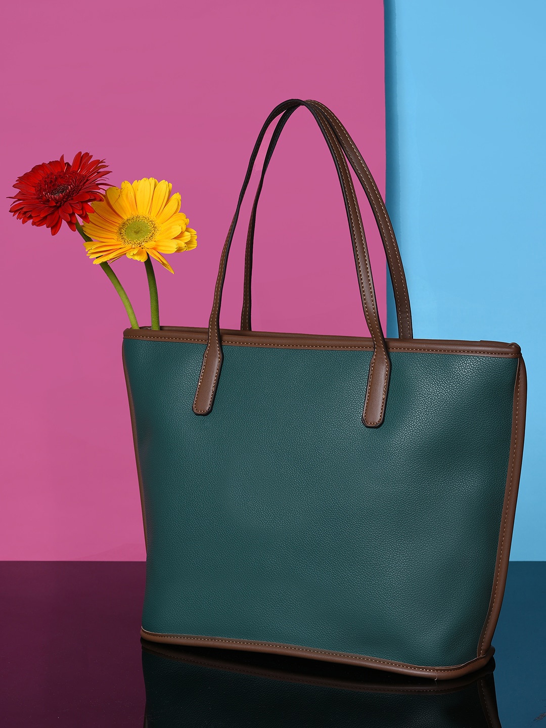 

HAUTE SAUCE by Campus Sutra PU Structured Shoulder Bag, Green