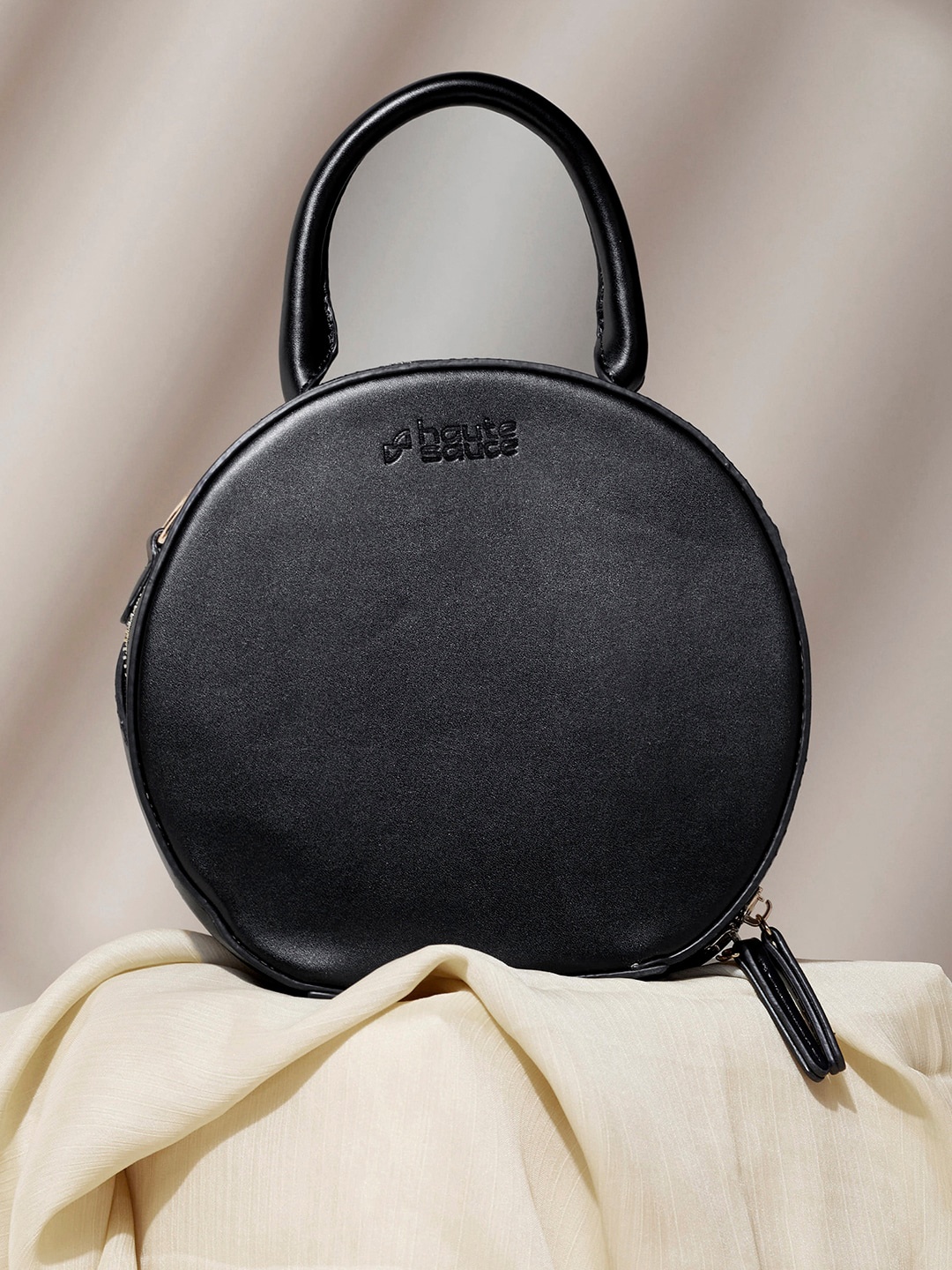 

HAUTE SAUCE by Campus Sutra PU Structured Handheld Bag, Black