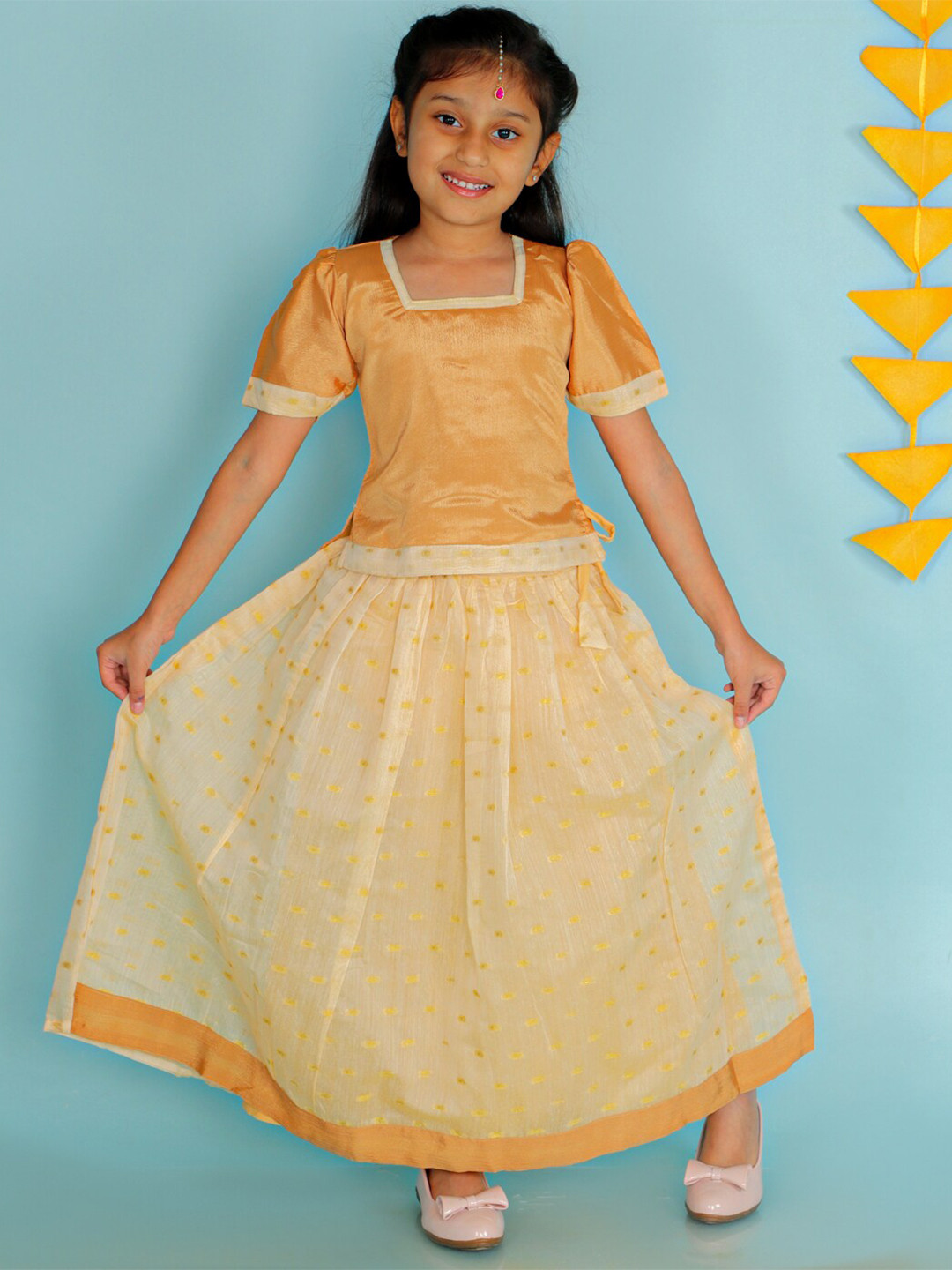 

KID1 Girls Ready to Wear Pavda Pattu Lehenga Choli, Gold