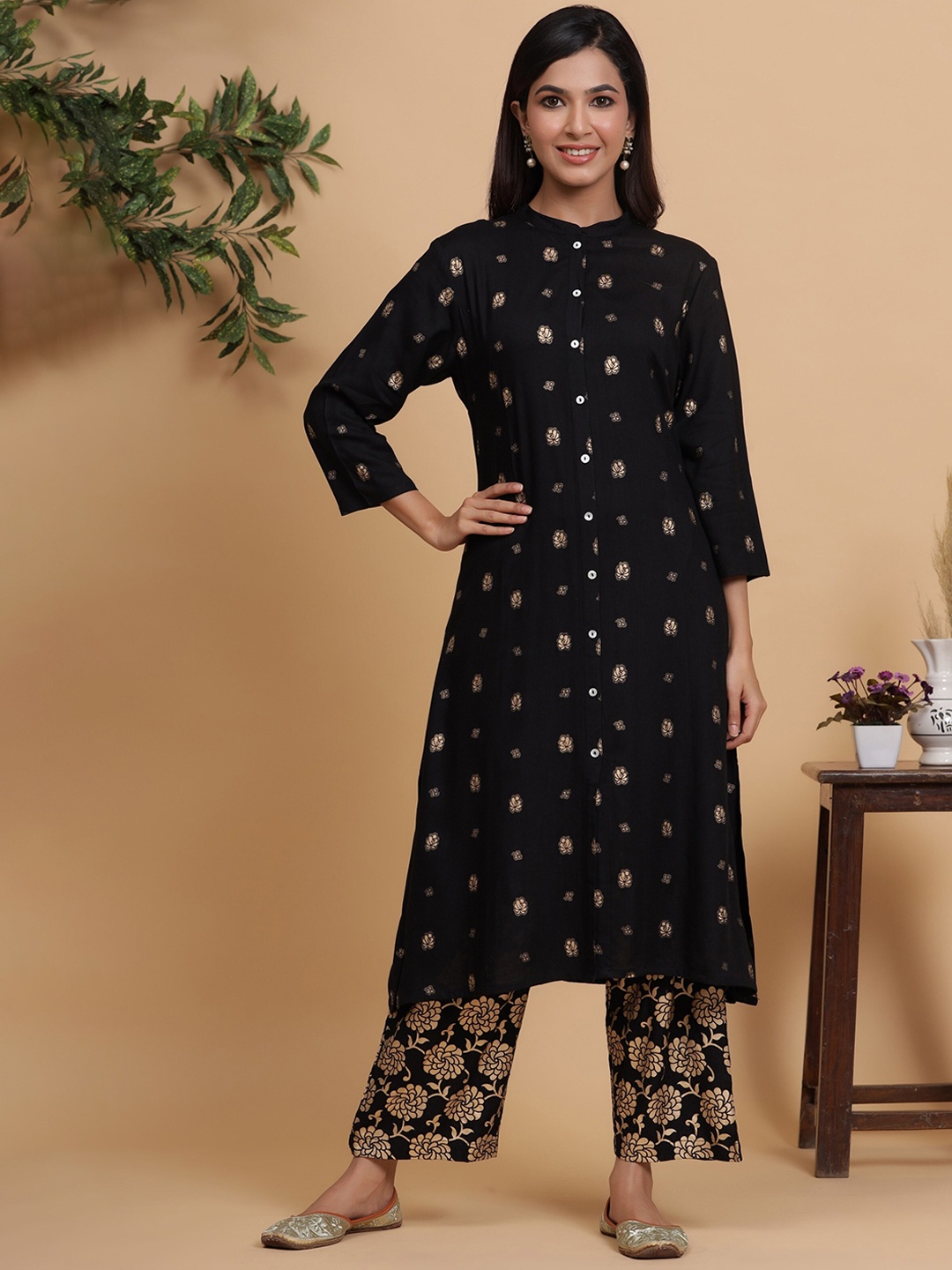 

mirari Mandarin Collar Floral Printed Straight Kurta, Black