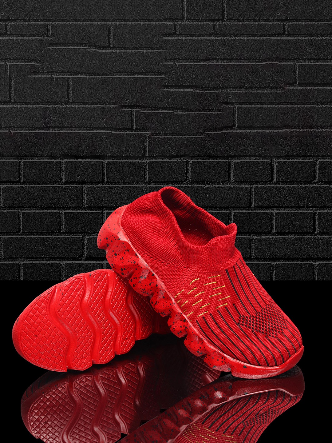 

FASHION FASTER Boys Printed Sneakers, Red