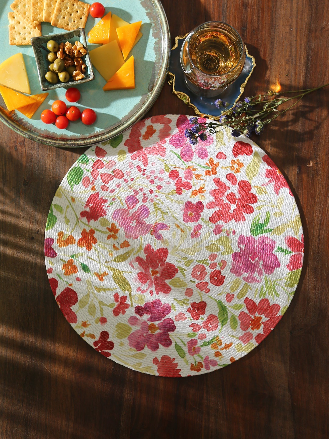 

Amoliconcepts White & Red Flower Spray Braided Table Placemat