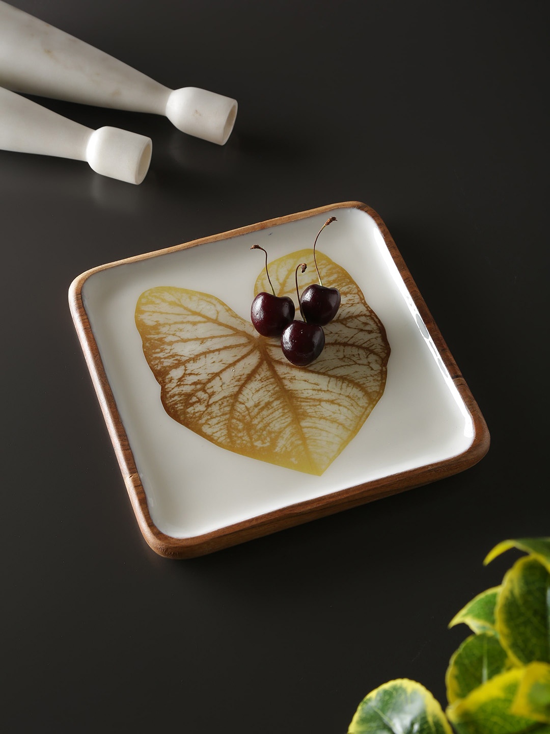 

Amoliconcepts Cosy Comfort White Leaf Design Printed Wooden Food Platter