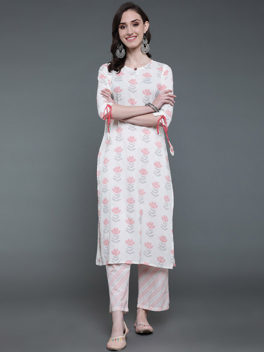 

antaran Women Floral Printed Pure Cotton Kurta with Trousers, Off white
