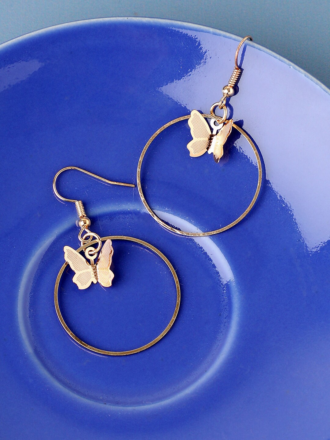 

SOHI Gold Plated Contemporary Drop Earrings