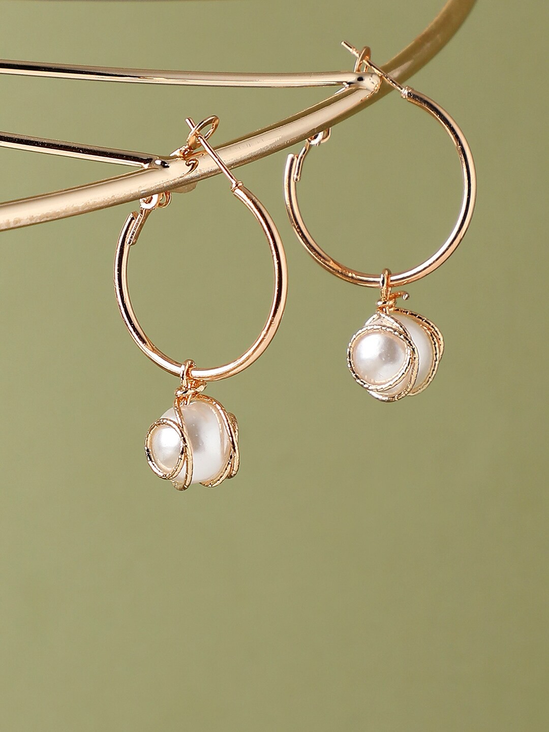 

SOHI Gold Plated Contemporary Hoop Earrings, White