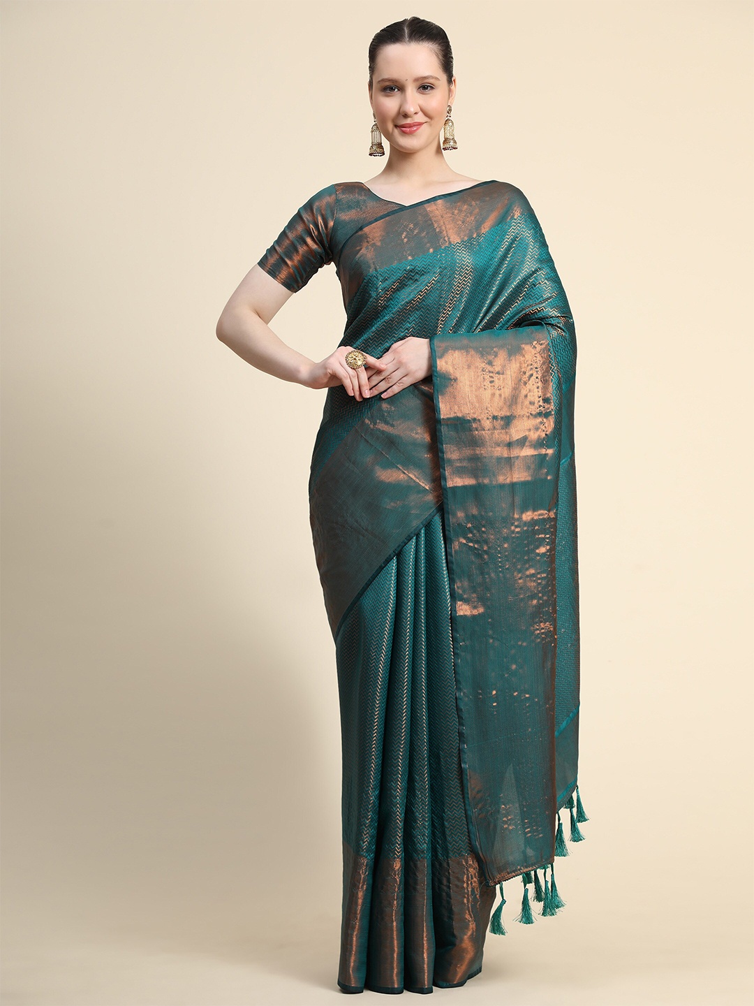 

Mitera Copper-Toned Woven Design Zari Silk Kanjeevaram Saree, Green