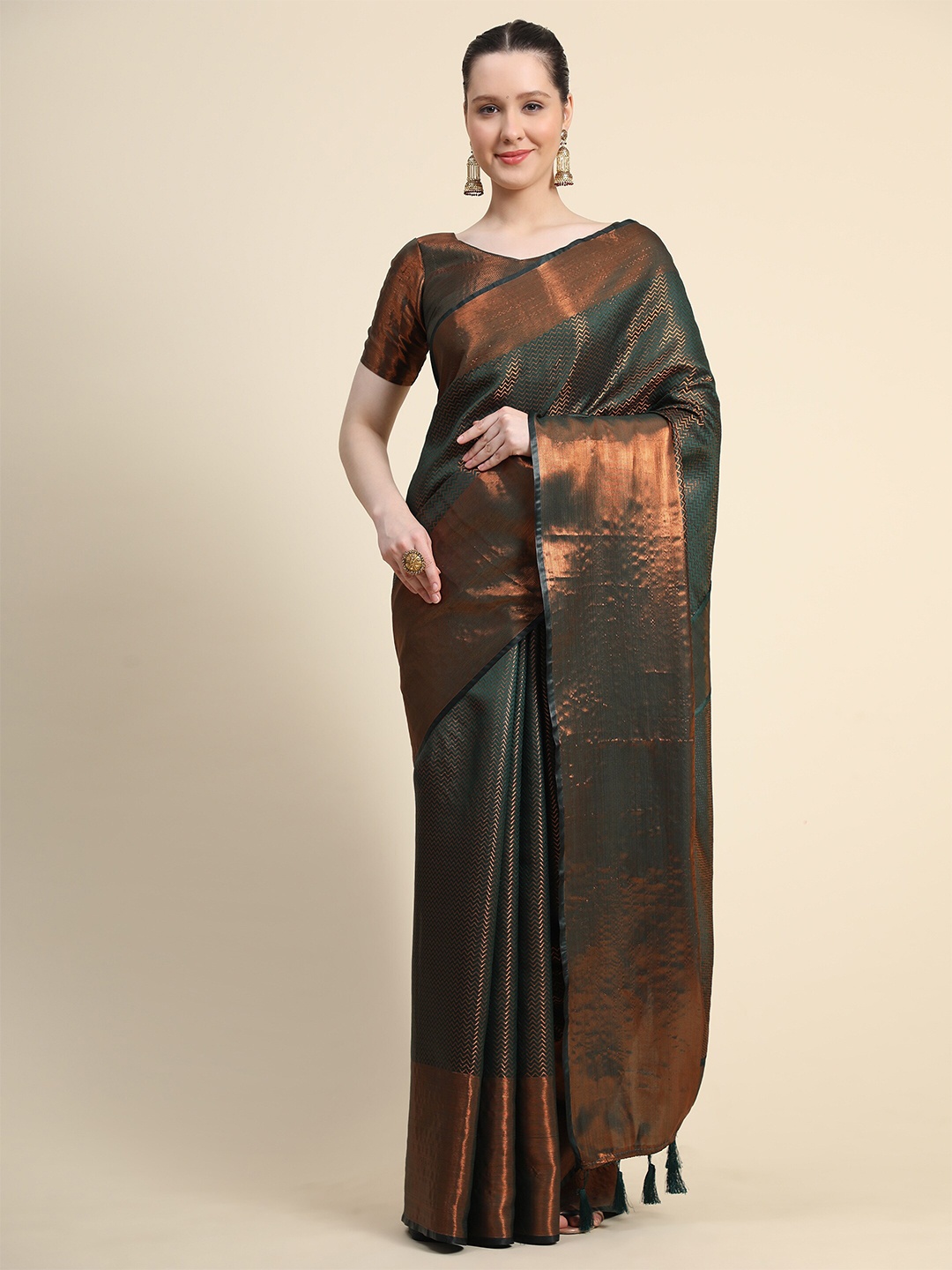 

Mitera Copper-Toned Woven Design Zari Silk Kanjeevaram Saree, Green