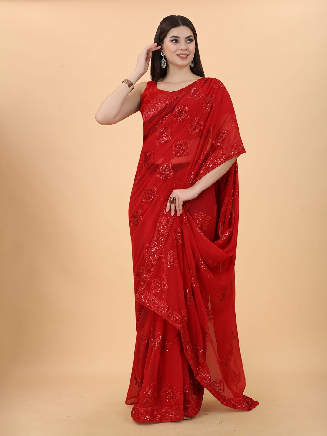 VAIRAGEE Embellished Sequinned Saree, Red