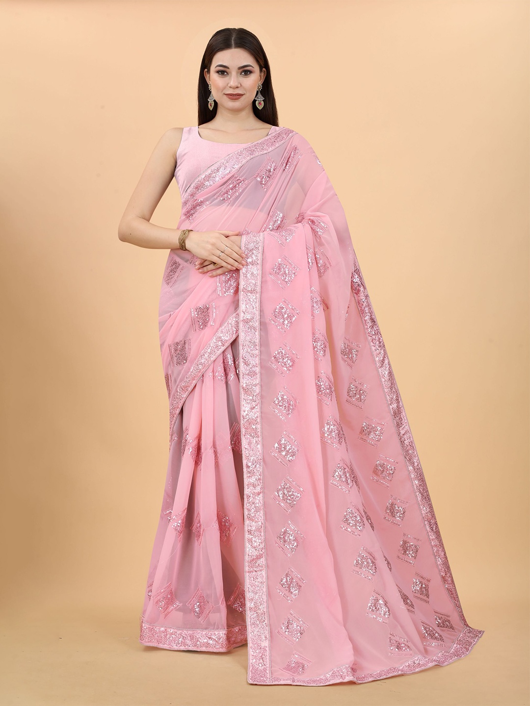 

VAIRAGEE Embellished Sequinned Saree, Pink